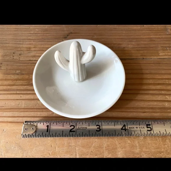 🌼5/$25🌼Cactus 🌵 ceramic ring/jewelery holder - Picture 4 of 4